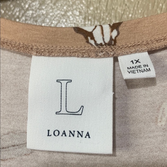 Loanna size 1X Western Print V-Neck Tee NWT - Picture 4 of 4
